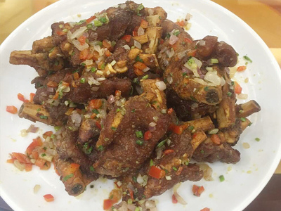 农家特色蒜香排骨